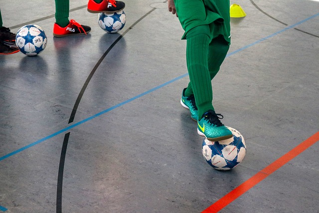 球迷怒喷后蹇韬回应：输球又怎么样？随后被韦世豪、甘超拦下