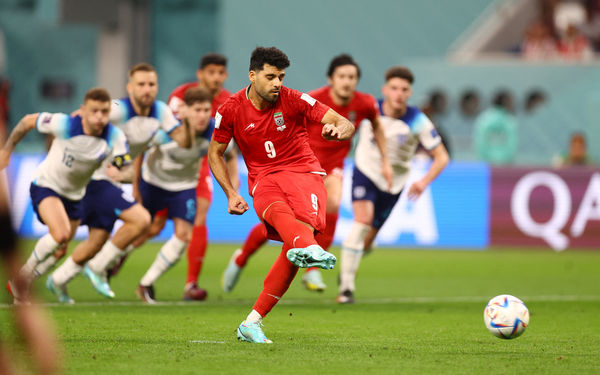 巴西2-0塞内加尔，埃斯特旺、卡塞米罗破门，库尼亚两度中框